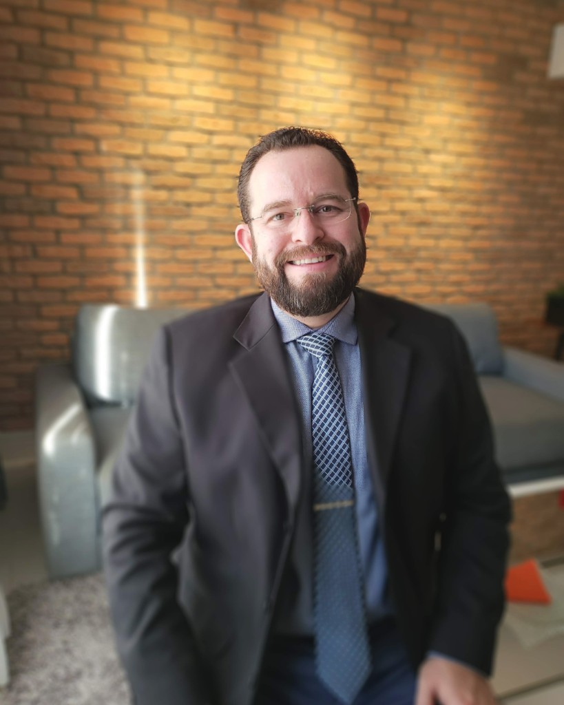 Professor Romeu Alencar, especialista em auditorias QSMS com mais de 28 anos de experiência